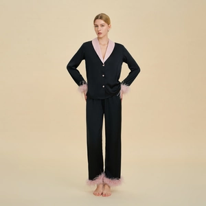 Pyjama en Satin de Luxe pour Femmes Haut à Revers et Pantalon Manches Longues avec Bordure en Plumes Vêtements de Nuit Élégants