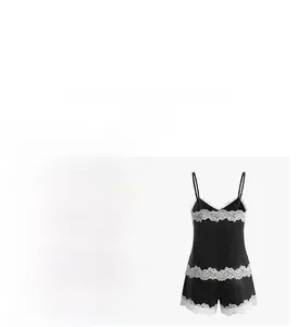 Vue avant et arrière de l'ensemble caraco en satin noir avec bordure en dentelle blanche