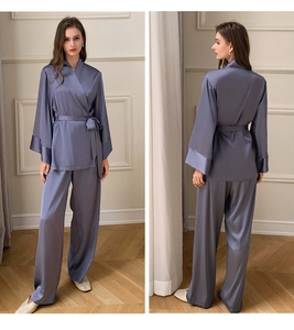 Vue avant et arrière du pyjama en satin avec haut cache-cœur et pantalon large fluide