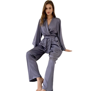 Ensemble pyjama 2 pièces en satin pour femme avec haut cache-cœur à manches longues et pantalon