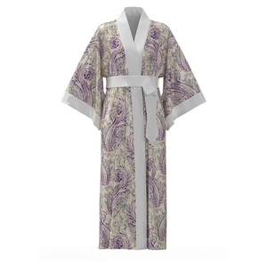 Peignoir long en satin lilas pour femme avec motif paisley et finitions blanches chic