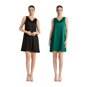 Nuisette en satin à col en V pour femmes avec larges bretelles en noir et vert émeraude