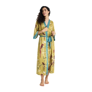 Peignoir long luxueux en satin jaune moutarde avec bordure bleue et imprimé oiseau