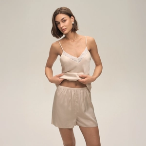 Pyjama Élégant en Satin pour Femmes Haut Et Bas Bordure en Dentelle Col en V Camisole Et Short Vêtements de Nuit Été
