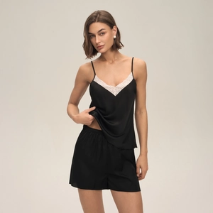 Ensemble pyjama en soie noire pour femme avec camisole à bordure dentelle et short