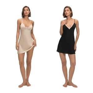 Nuisette en satin de soie pour femme en champagne et noir avec décolleté en V profond