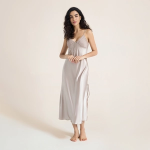 Nuisette Femme Élégante en Satin à Bretelles Spaghetti Dentelle Col en V Fente Latérale Sans Manches Longue Pyjama Nœud Tenue d'Intérieur Robe Fond de Robe