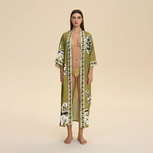 Peignoir kimono long vert olive à imprimé floral blanc et bikini champagne