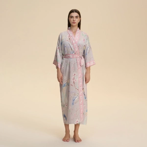 Peignoir kimono long à fleurs et oiseaux avec manches longues et ceinture en satin