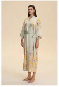 Peignoir long élégant en satin à fleurs avec col kimono et ceinture soyeuse en vert et jaune