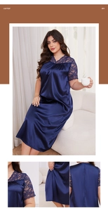 Gros plan du col en V en dentelle et de la texture satinée de la chemise de nuit bleu marine