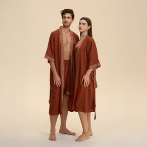 Peignoir et Short en Satin pour Couple Imprimé Géométrique Ethnique Col en V Manches Demi Vêtements de Détente Amples pour Maison Hôtel