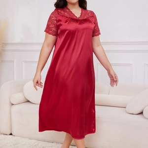Nuisette rouge en satin pour femme avec col en V en dentelle et manches courtes amples