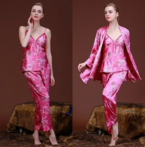 Pyjama 3 pièces en soie avec imprimé paisley, dentelle et robe de chambre en rose
