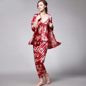 Ensemble pyjama 3 pièces rouge en soie avec motifs de dragons dorés et dentelle
