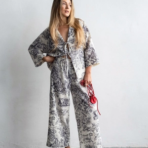 Pigiama da donna con stampa Toile de Jouy blu, maglia a maniche lunghe e pantaloni larghi