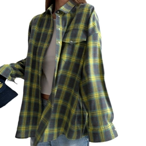 Chemise à carreaux vintage ample pour femmes avec manches longues et col à revers en flanelle