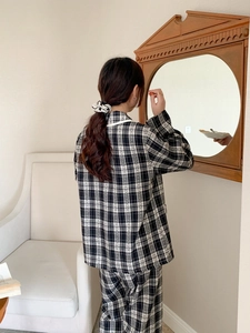 Detail of checkered pajama set for women with long sleeves and white piping details