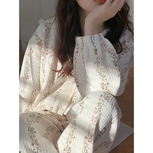 Pyjama thermique à fleurs en coton matelassé avec haut boutonné et manches longues