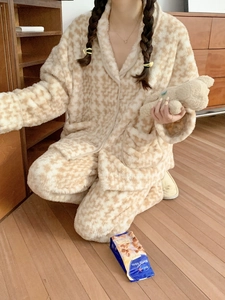 Dettagli del pigiama in peluche spesso con motivo pied de poule e morbido pile corallo