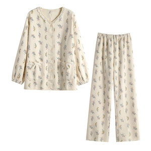 Women's floral quilted cotton pajama set with lace collar and long sleeves for winter