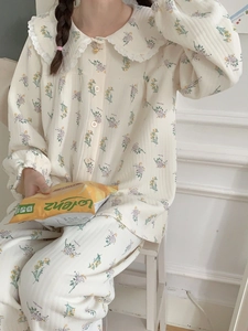 Detail of floral cotton pajamas with oversized ruffle collar and delicate elastic cuffs