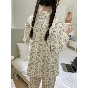 Pyjama femme en coton aérien avec imprimé marguerites haut à manches longues