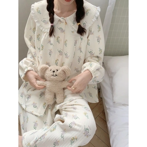 Floral cotton pajamas set for women with lace Peter Pan collar and long sleeves