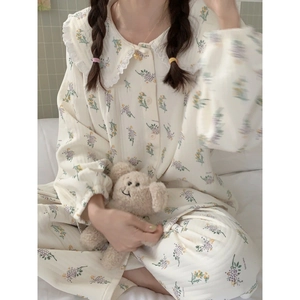 Lace-collar floral cotton pajama set with long sleeves in cream white and purple