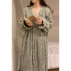 Chemise de nuit longue en polaire corail verte avec motifs torsadés pour l'hiver froid