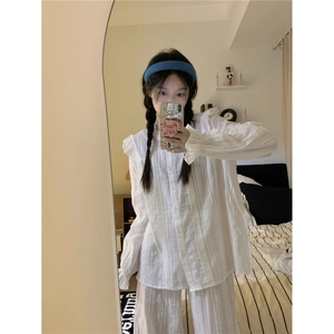 Sweet white lace pajamas set for women with long sleeves and ruffled texture design