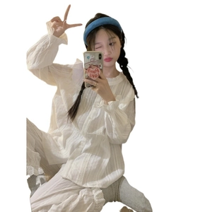 Sweet white lace pajamas set with long sleeves and pleated texture for women