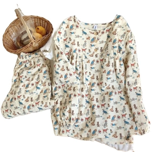 Ensemble pyjama crème avec imprimés chiots mignons, manches longues et pantalon de détente