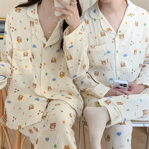 Pigiama di coppia color crema con stampa orso e morbido tessuto in cotone traspirante