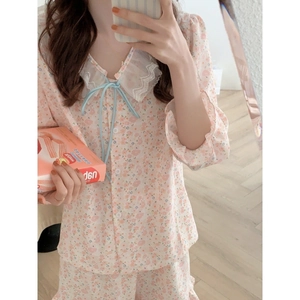 Pigiama a fiori in chiffon per donna con colletto in pizzo e fiocco azzurro