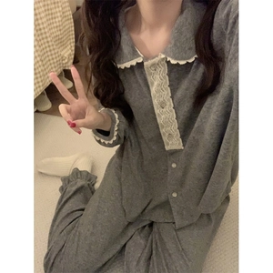 Ensemble pyjama gris en polaire avec dentelle mignonne et col à vagues pour femmes