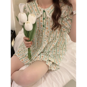 Short sleeve bear print pajamas with lace collar and green stripes for women