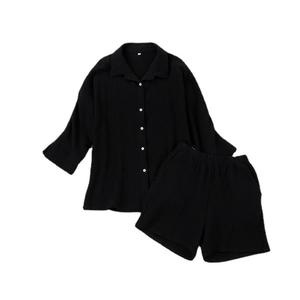 Ensemble chemise manches longues et short pour femme en tissu crépu noir respirant