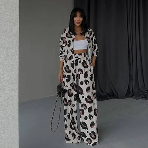 Ensemble 2 pièces imprimé léopard pour femme avec chemise et pantalon large