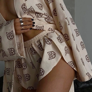 Women's loose long-sleeved pajama set with fox print and high-waist drawstring shorts