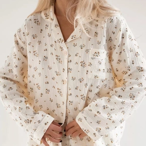 Ensemble pyjama en coton crépon à imprimé floral couleur abricot avec manches longues
