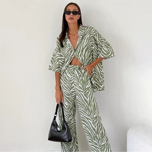 Camicia da Donna Casual in Satin con Stampa Zebra e Pantaloni a Gamba Larga a Vita Alta Completo Moda Top a Manica Corta per l'Estate