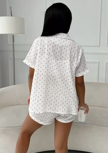Vue arrière du pyjama femme à manches courtes avec motifs de cœurs et rayures
