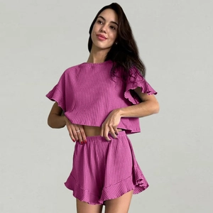 Ensemble d'été 2 pièces pour femme avec volants et short en tissu côtelé couleur magenta