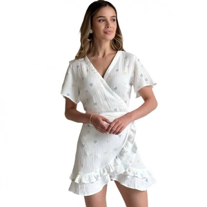 Robe de nuit portefeuille en coton blanc avec imprimés cœurs et ourlet volanté