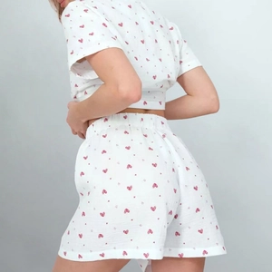 Pyjama 2 pièces en coton pour femmes avec imprimé cœurs et haut court à manches