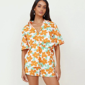 Camicia da Donna a Manica Corta con Stampa Floreale Chiusura con Bottoni e Revers e Pantaloncini Loungewear Pigiama Moda Estiva