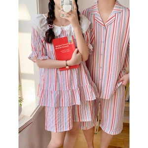 Ensemble pyjama rayé pour couple en coton avec manches courtes et col poupée en rouge