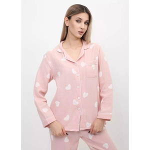 Pyjama rose en coton pour femme avec manches longues, pantalon et motifs de cœur