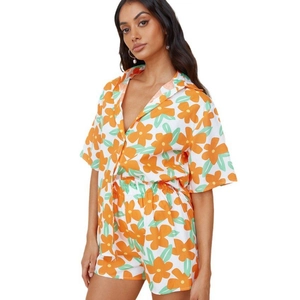 Set pigiama 2 pezzi da donna con stampa floreale arancione su camicia bianca a maniche corte